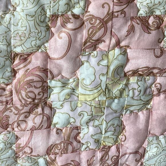 NWT. Hand Crafted Large Lap Quilt in Pinks - Picture 8 of 16